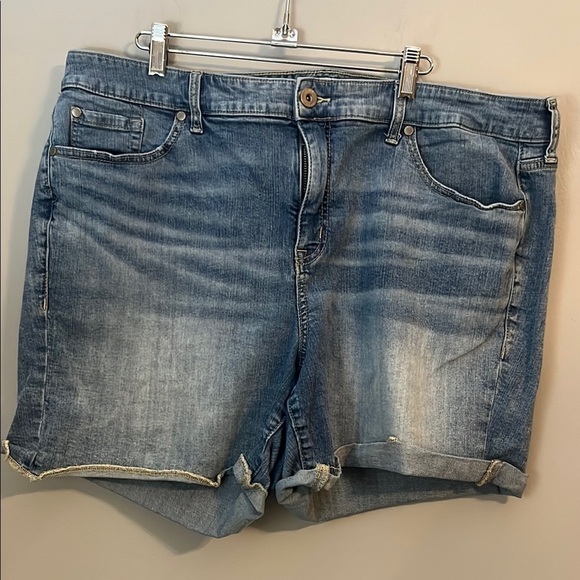 Torrid 5 Inch Vintage Stretch High-Rise Short Size 20 - Picture 2 of 12